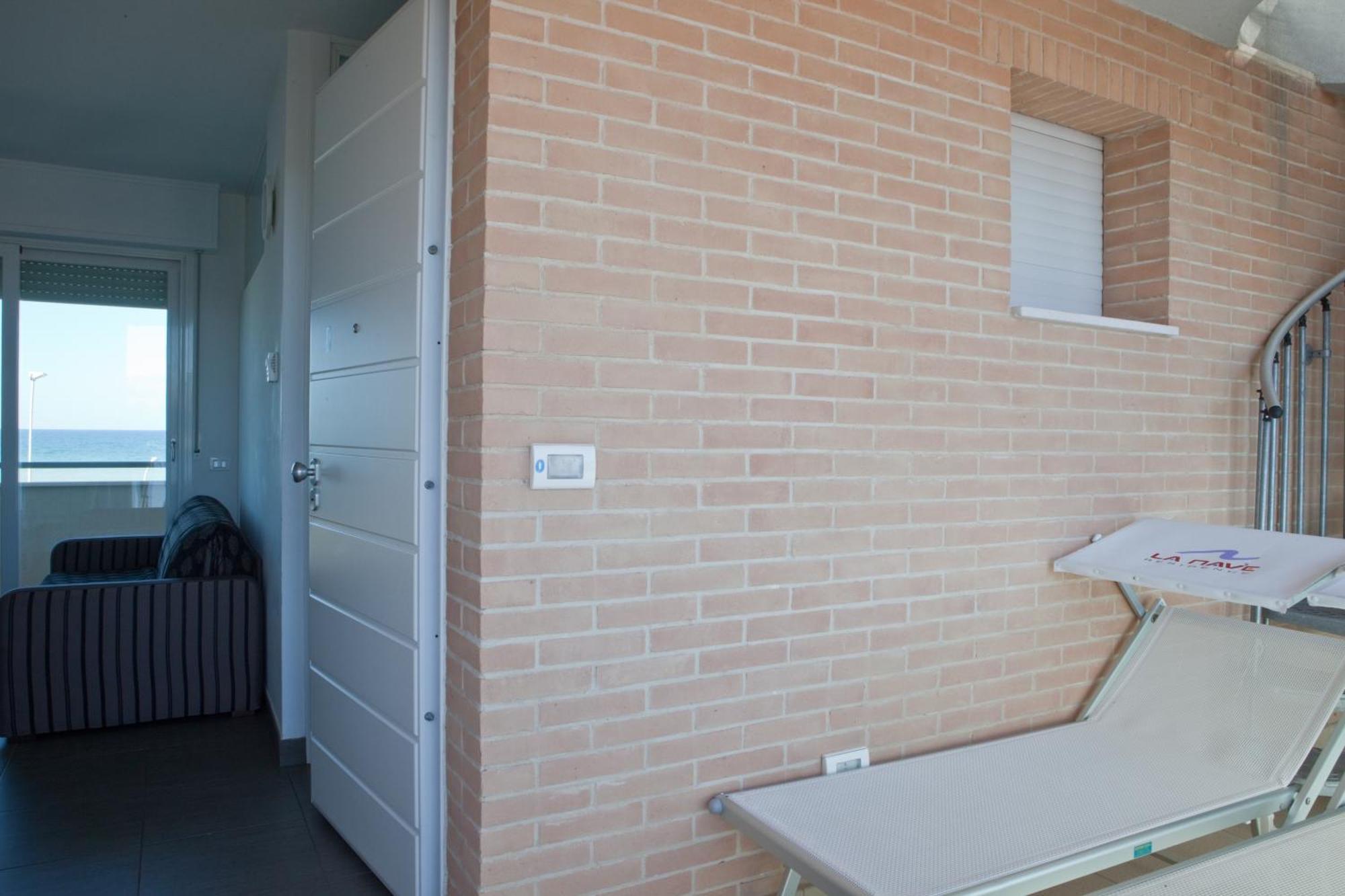 Residence La Nave Σενιγκάλια Δωμάτιο φωτογραφία